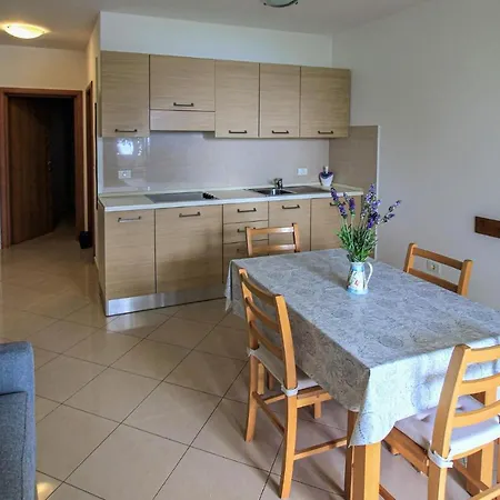 1 Bedroom Stunning In *